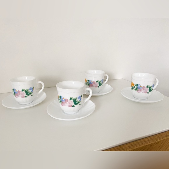Arcopal France Vintage Floral Tea Cup & Saucer Set – Set of 4 - Picture 4 of 8